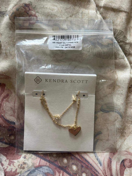HOST PICK 💛 Kendra Scott Ari Gold Heart Multistrand Necklace 💛 - Picture 4 of 5